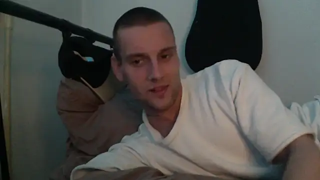 ETHAN_MOORE Adlı Modelin Canlı Sohbet Odası