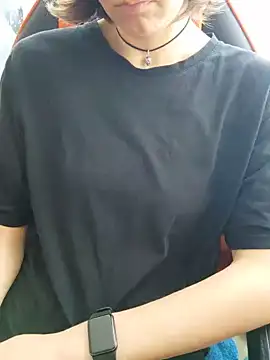 Aashikalaa Adlı Modelin Canlı Sohbet Odası