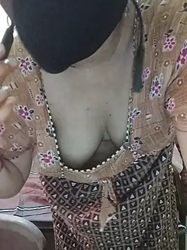 Sexynageena Adlı Modelin Canlı Sohbet Odası