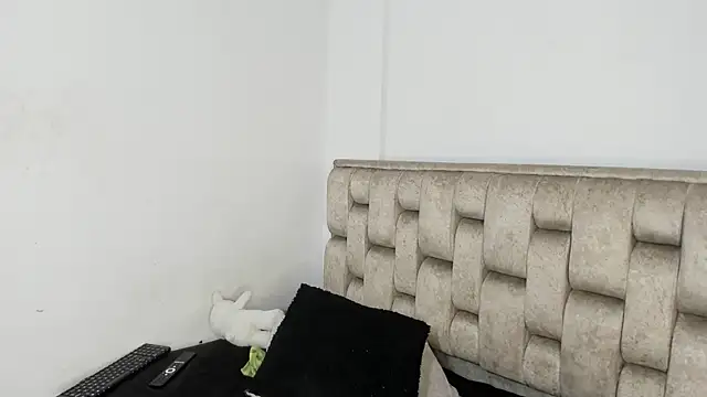 Sophia-Smith2 Adlı Modelin Canlı Sohbet Odası