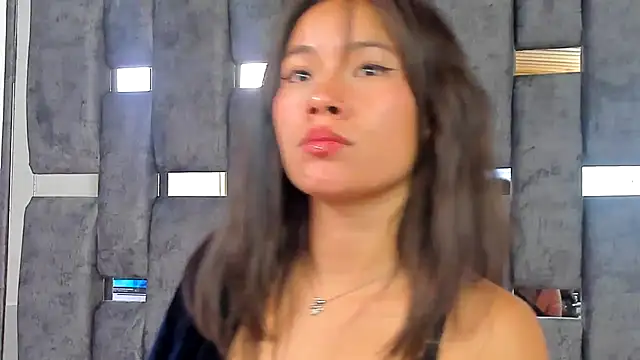 YUMEKO555 Adlı Modelin Canlı Sohbet Odası