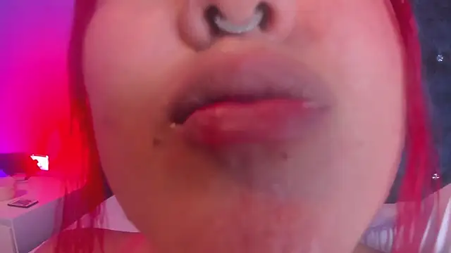 Issa_Clark01 live-chat rom