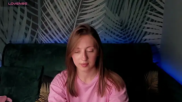 ChristyCrayme's Live Chat Room