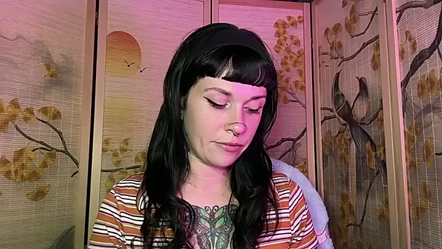 Marcelinegoddess Adlı Modelin Canlı Sohbet Odası