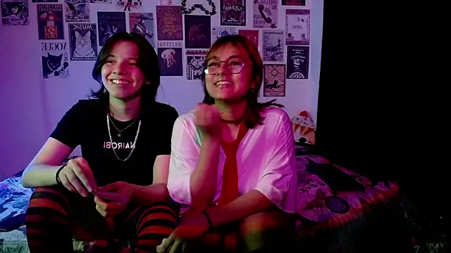 Red-Cherry2's Live Chat Room