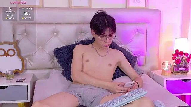 Kim_Adrien's Live Chat Room