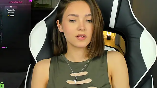 חדר צ'אט בשידור חי של Leslie_Scott