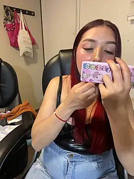 חדר צ'אט בשידור חי של Karen18_boobs