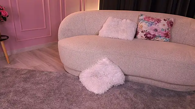 PearlPlenty Adlı Modelin Canlı Sohbet Odası