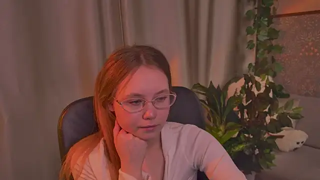 FloraLarsson's Live Chat Room