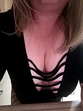 Živá chatovací místnost Curvy_Milf_Stella