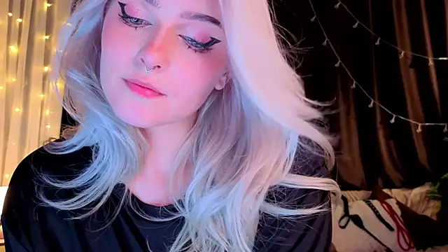 חדר צ'אט בשידור חי של ShyniAlice