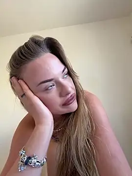 חדר צ'אט בשידור חי של ElenaRebelle