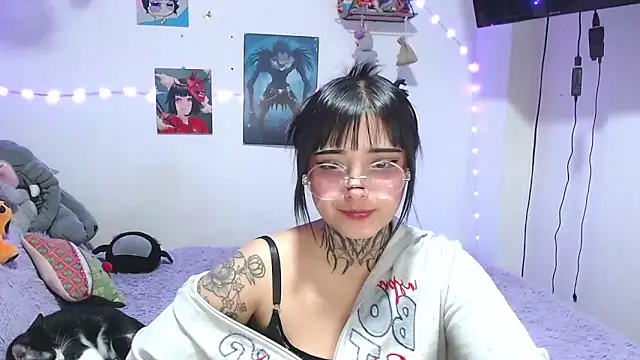 mia_catt05 Adlı Modelin Canlı Sohbet Odası