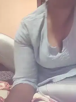 Tamilpriya757のライブチャットルーム