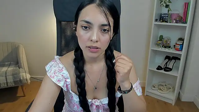 חדר צ'אט בשידור חי של _BellaEvans_