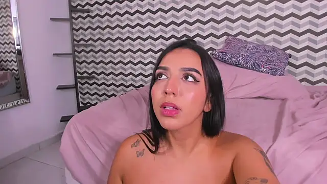 غرفة دردشة IVONNEREYES المباشرة