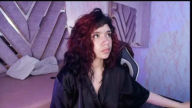 חדר צ'אט בשידור חי של redd_pandaa