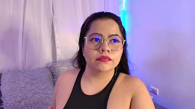 LilyRousee Adlı Modelin Canlı Sohbet Odası