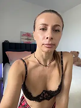 Mira_Luna – live chatrum