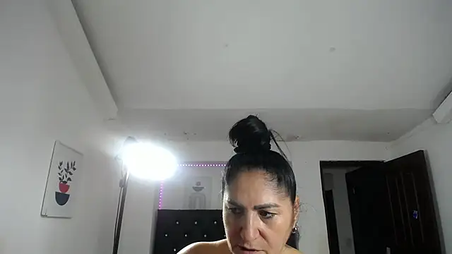 mature_bigboobs10's Live Chat Room