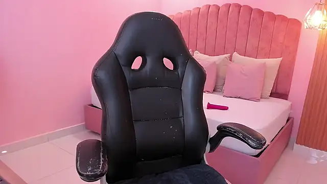 lilaa_sky's Live Chat Room