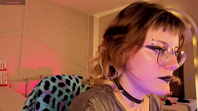 חדר צ'אט בשידור חי של Rossiee_huntt