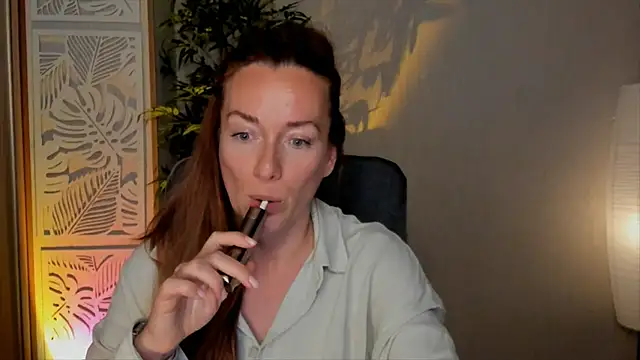 חדר צ'אט בשידור חי של RebeccaMartinez