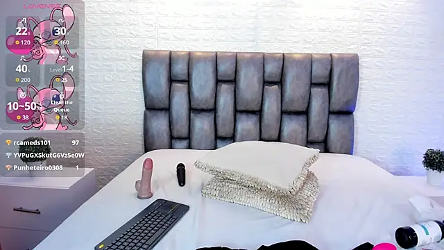 Caroline_Millerr's Live Chat Room