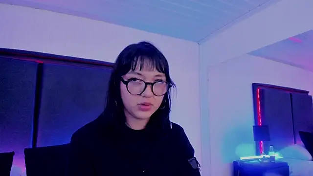 LilithBluum's Live Chat Room
