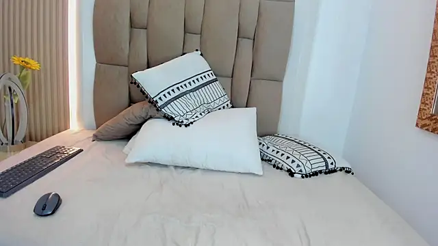 aynara_brown élő chatszobája
