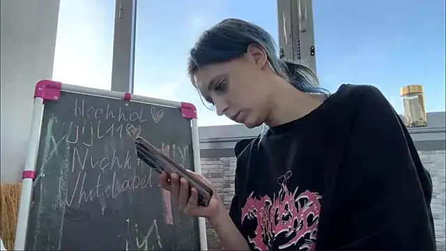 AntoinetteCrispell's Live Chat Room