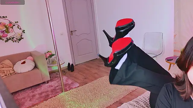 Živá chatovací místnost RuthHalll