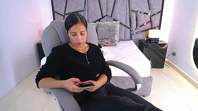 JeinnoveMontenegr0's Live Chat Room