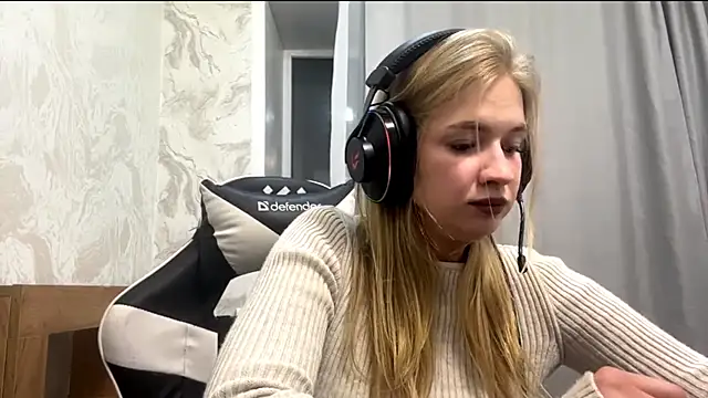 Hollow_Night's Live Chat Room