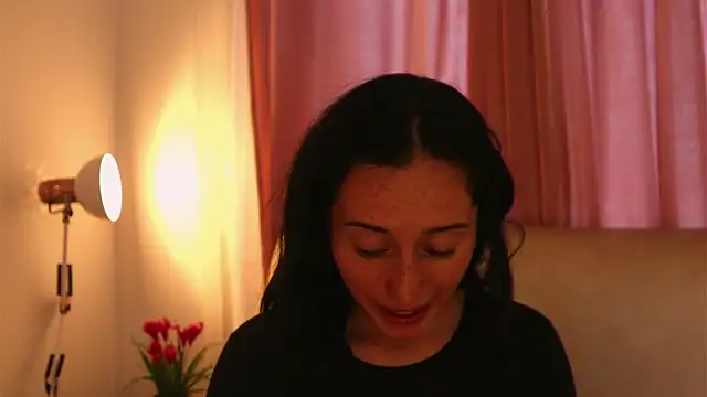 Ginevra_esposito Adlı Modelin Canlı Sohbet Odası