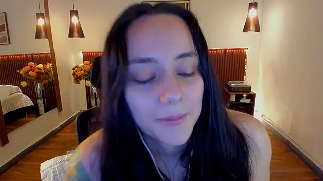 KatherineBond Adlı Modelin Canlı Sohbet Odası