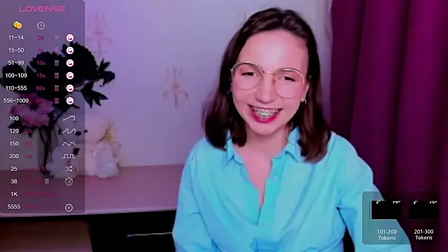 KindHazelHere_ Adlı Modelin Canlı Sohbet Odası