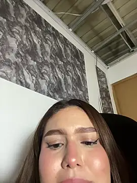 SofiaJoness_ Adlı Modelin Canlı Sohbet Odası