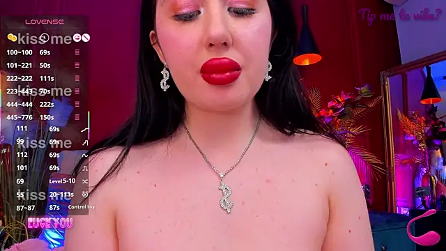 Mayzzie Adlı Modelin Canlı Sohbet Odası