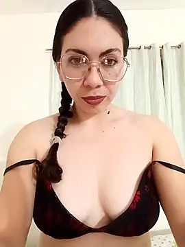 Mia_essence – live chatrum