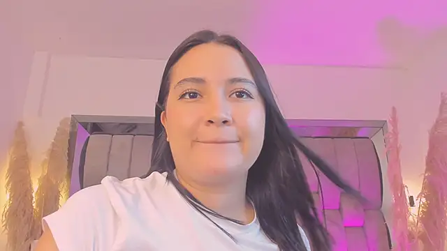 EmmaBeel Adlı Modelin Canlı Sohbet Odası