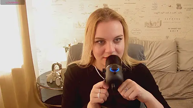 Glow_Margo Live Chatraum