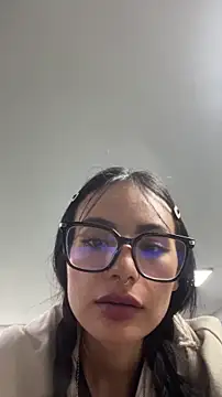 _Lucycherry's Live Chat Room