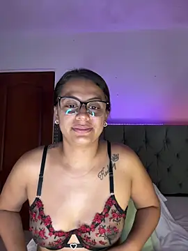 ema_zoe Adlı Modelin Canlı Sohbet Odası