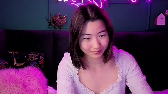 Runi_Asian Adlı Modelin Canlı Sohbet Odası