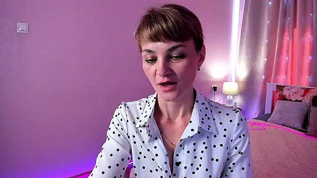 annasimonsj Adlı Modelin Canlı Sohbet Odası