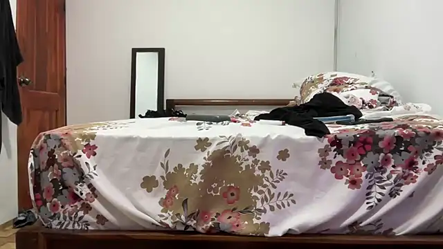 ห้องแชทสดของ Traviesa06