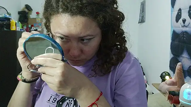 curly_greeneyed live-chat rom