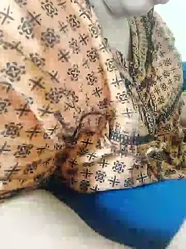 Tamillakshmi27 Adlı Modelin Canlı Sohbet Odası